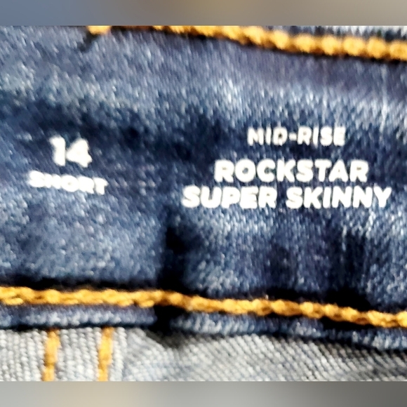 Old Navy Women’s Mid-Rise Rockstar Super Skinny Jeans Blue Distressed Size 14 - Picture 9 of 10